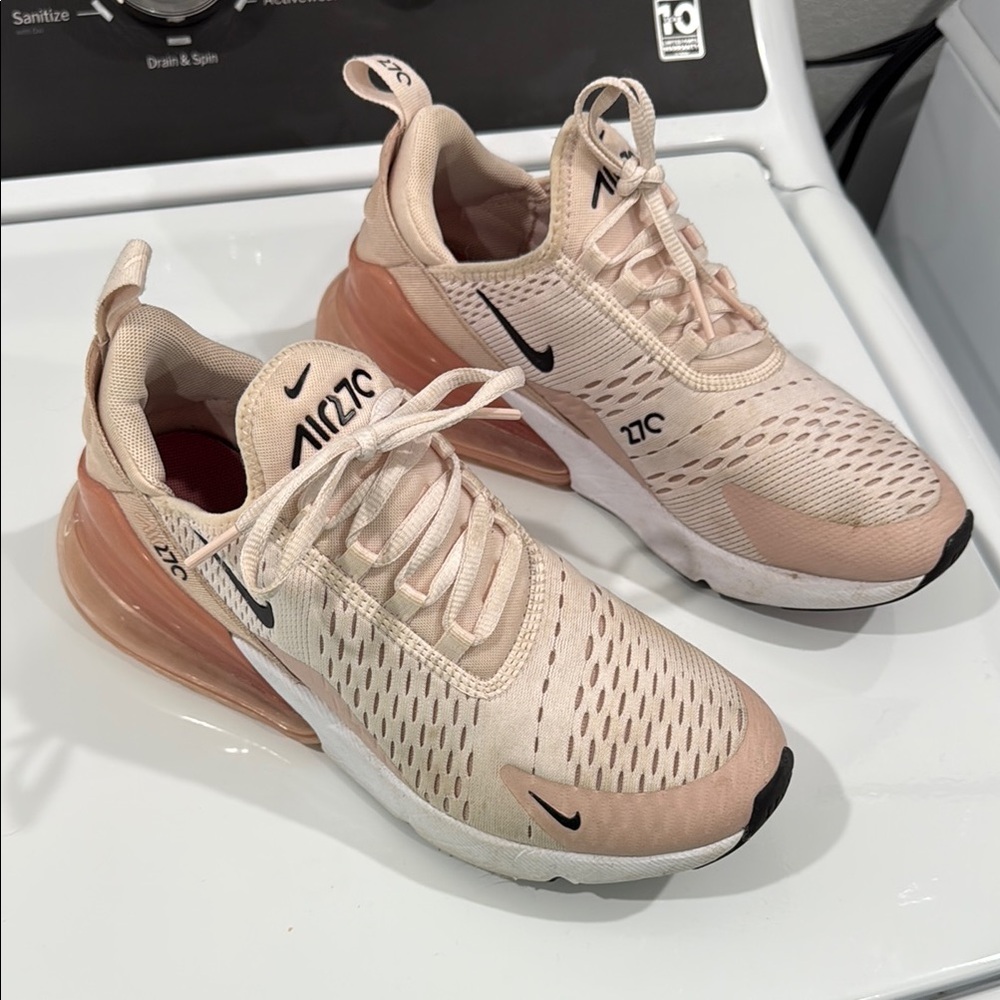 Nike Air Max 270 Women's Sneakers - 8
